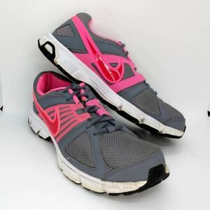 Nike Downshifter 5 Womens Pre-owned Gray w/Red Accents Running Sneakers - sz. 8